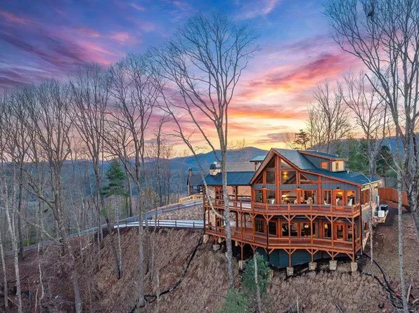 470 NW Skylight Dr, Blue Ridge, GA 30513