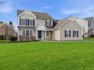 8 Long Branch Dr, Henrietta, NY 14467