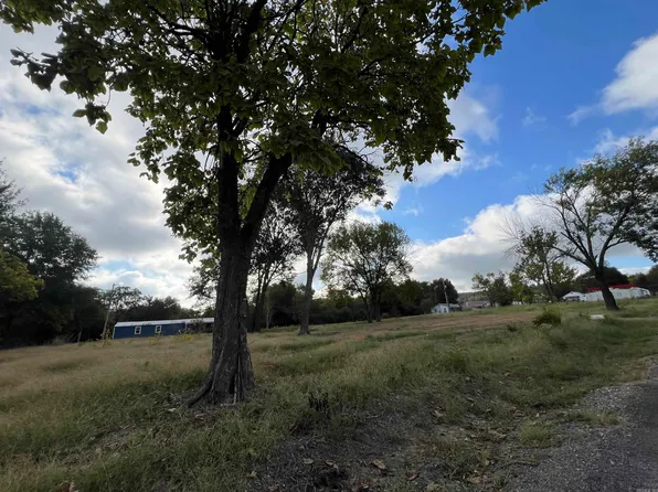 445 & 415 Sycamore St, Waldron, AR 72958