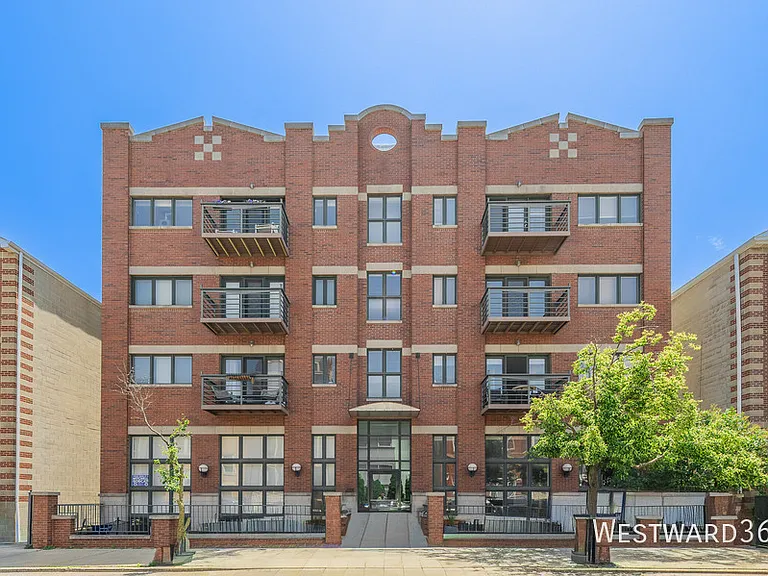 2033 W Superior St #4W — Photo 36