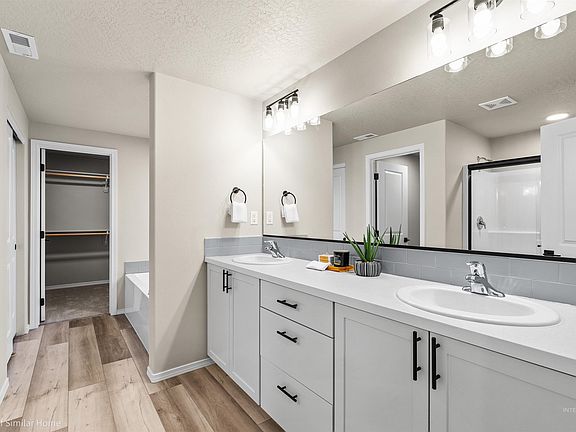 4th image of 932 N Belgian Way