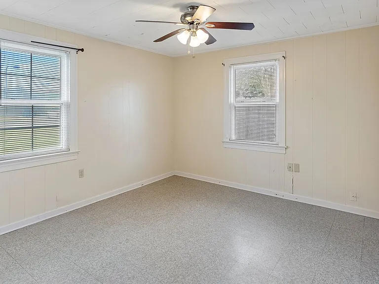 631 Michigan Ave — Photo 5