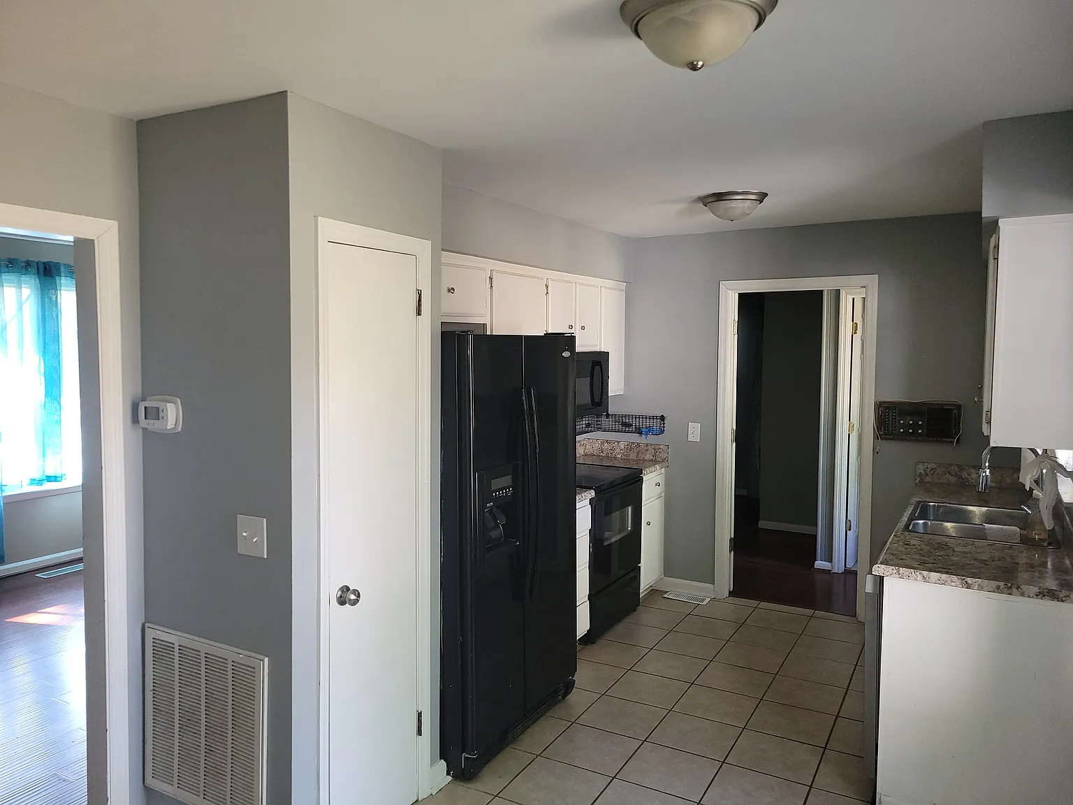 4 bed, 1932 sqft, $2,400 — Photo 3
