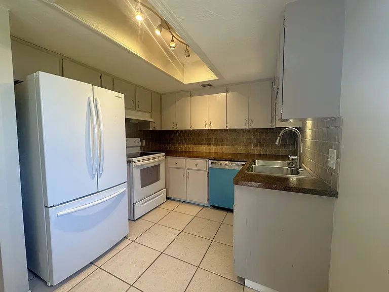 22481 Westchester Blvd #A4 — Photo 7