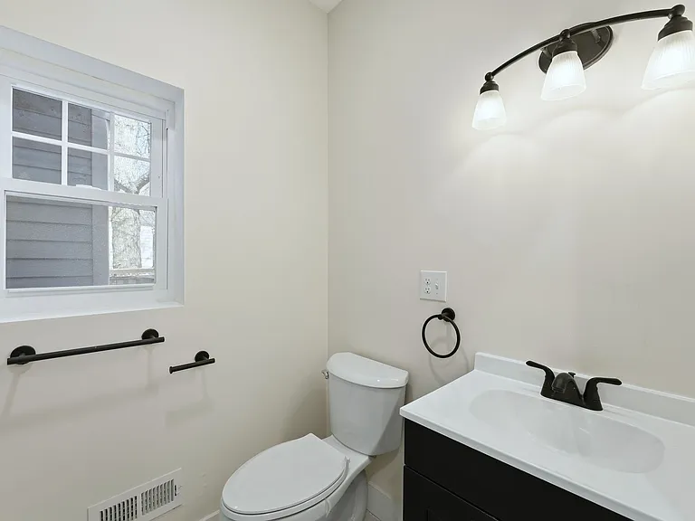 392 S 19th St #2 — Photo 11