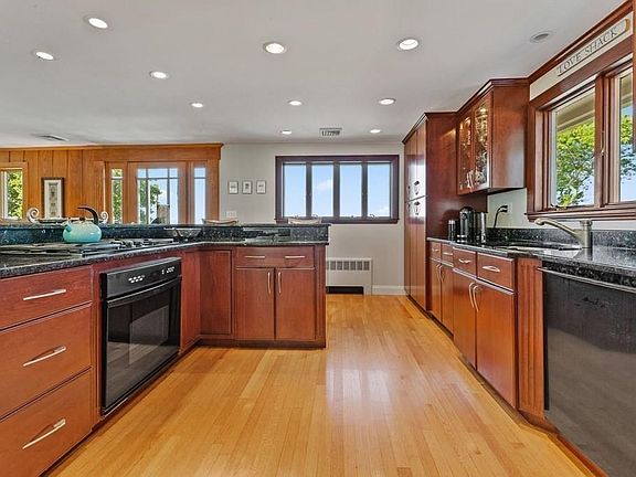 5th image of 19 Crescent Ave