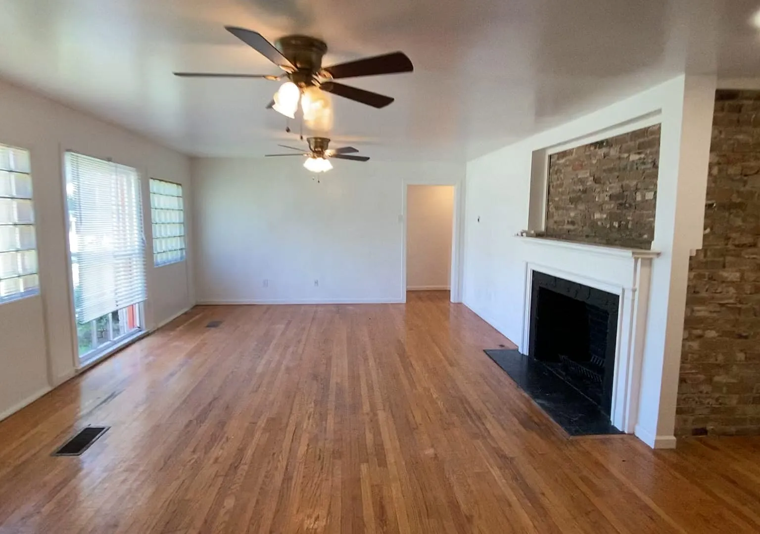 4 bed, 10 sqft, $2,495 — Photo 2