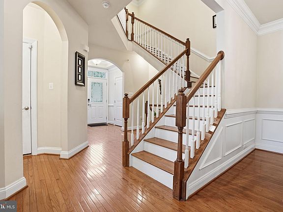 5th image of 2405 Cindy Ln