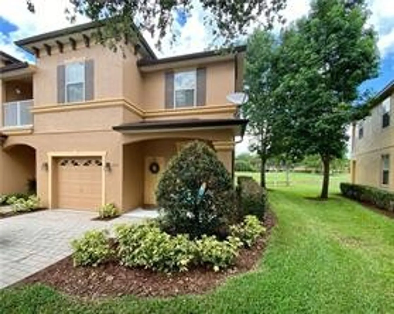 Super Location For This 2 Story 3 Bdrm Townhouse!! — Photo 1