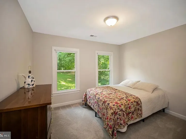 2 English Hills Dr — Photo 36