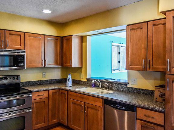 4th image of 1406 Satinwood Dr