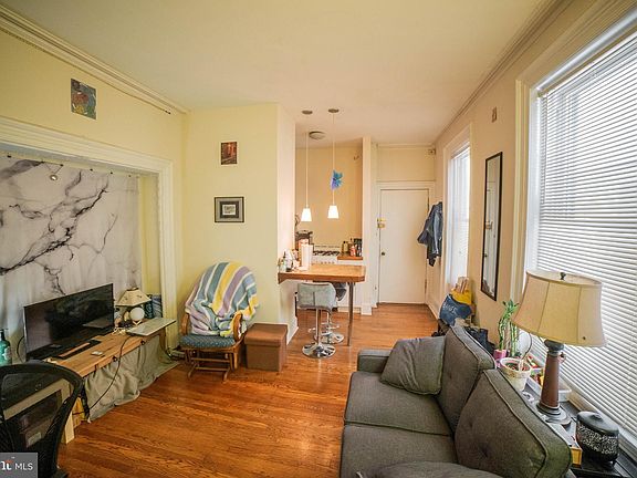 3rd image of 257 S 20th St APT 2R