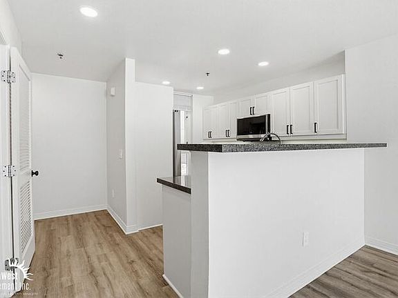 5th image of 427 9th Ave Unit 201