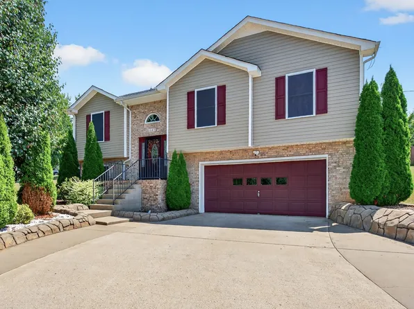 1049 Persimmon Ct, Clarksville, TN 37040