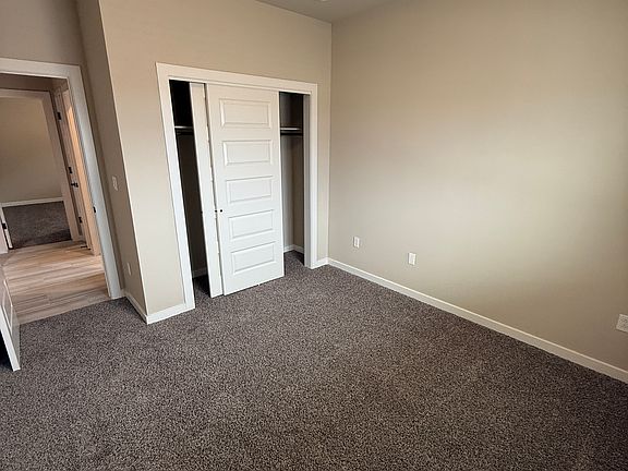 3rd image of 916 Thistledown Ave