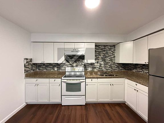 3rd image of 407 Creath Pl