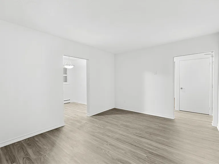 60 Prince Edward St — Photo 8