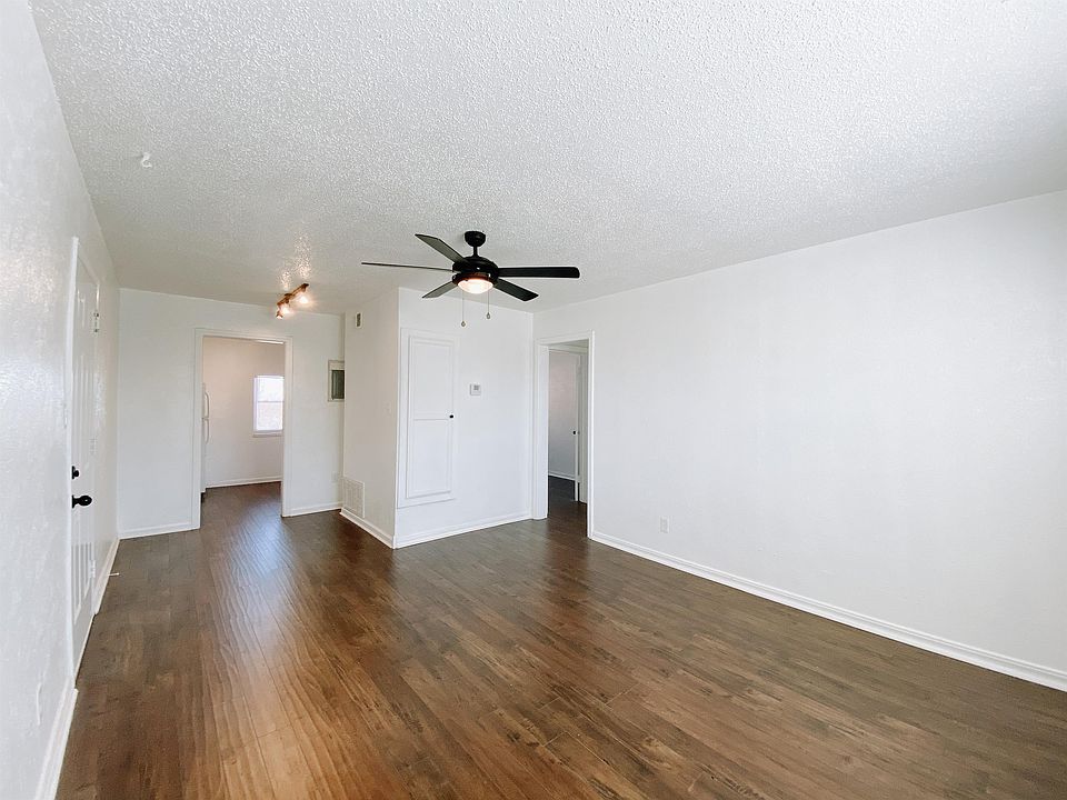 1st image of 1722 N Lindsay Ave #10441293