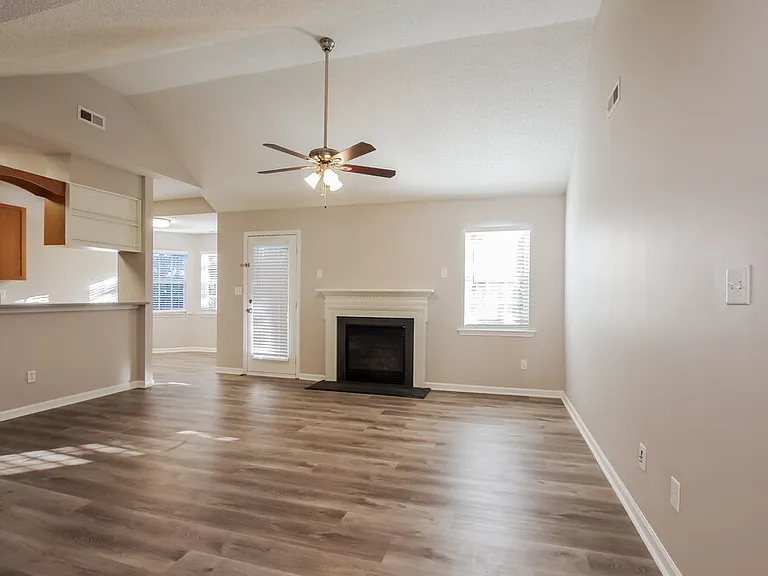 4020 River Falls Dr — Photo 6