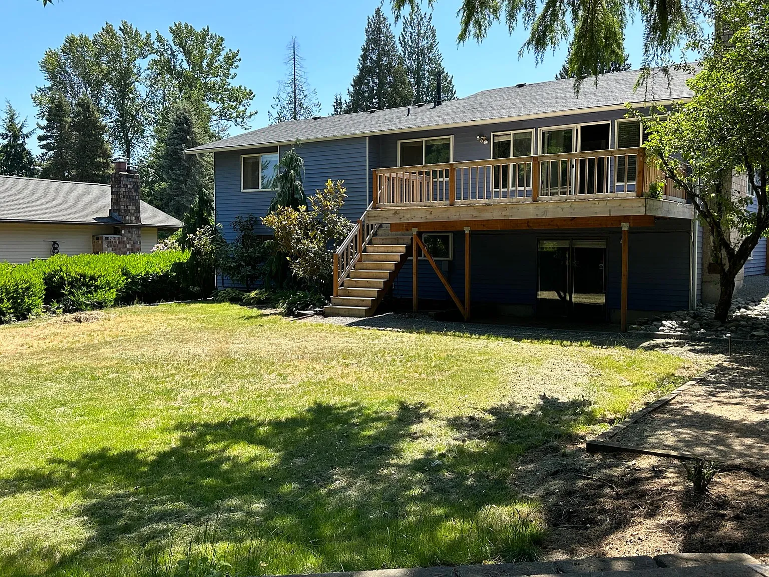 4 bed, 2500 sqft, $3,800 — Photo 2