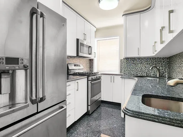 66-10 149th Street image 5 of 10