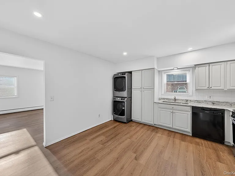 12 Scotchtown Ave — Photo 15
