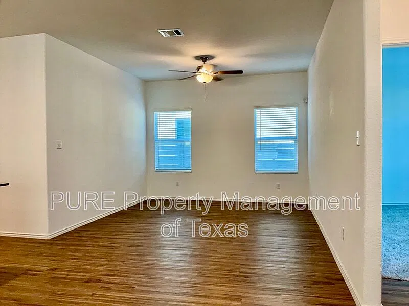 3 bed, 2.0 bath, 1447 sqft, $2,100 — Photo 3