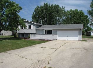 4454 Straw Ln, Roscoe, IL 61073