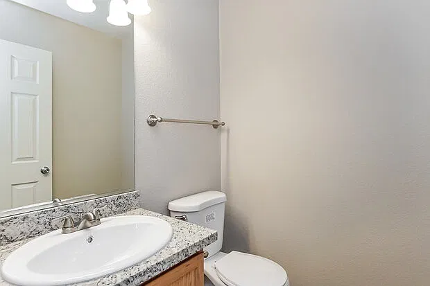 3 bed, 2.5 bath, 1647 sqft, $1,600 — Photo 4