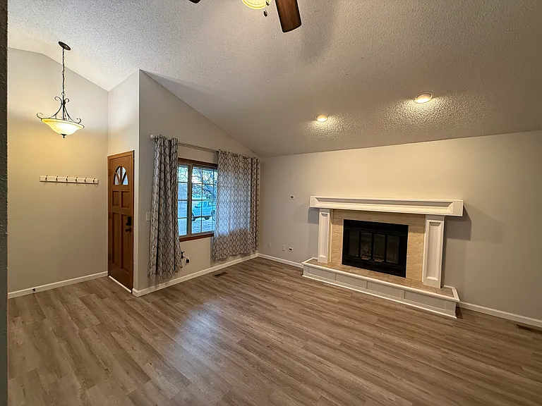 1505 S Todd Pl — Photo 3