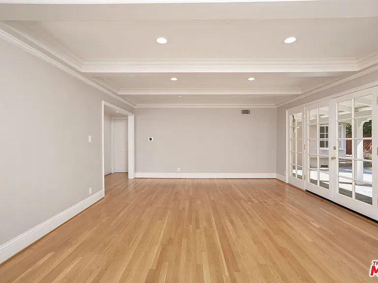 5360 Bothwell Rd — Photo 9