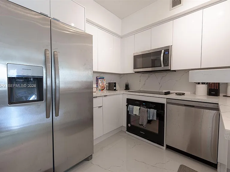 335 Biscayne Blvd #1600 — Photo 4