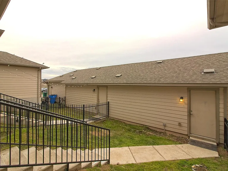 315 N Heatherwilde Blvd — Photo 29
