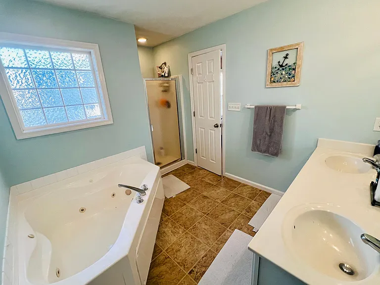 3rd Floor Master bathroom
