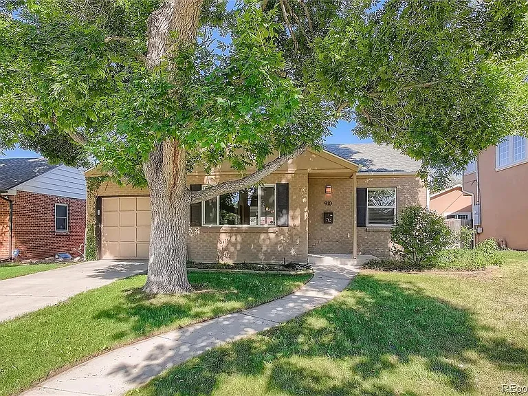 910 Forest St — Photo 1