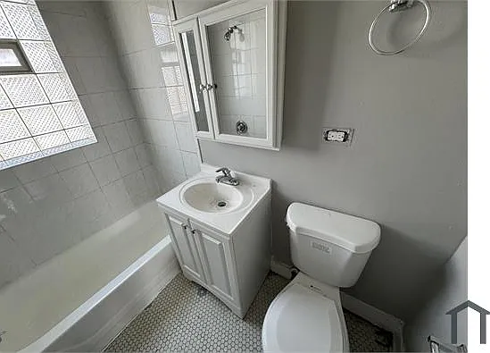 2 bed, $1,686 — Photo 4