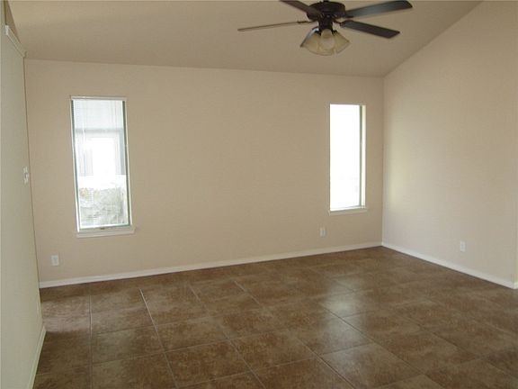 3rd image of 523 Kestrel Ave