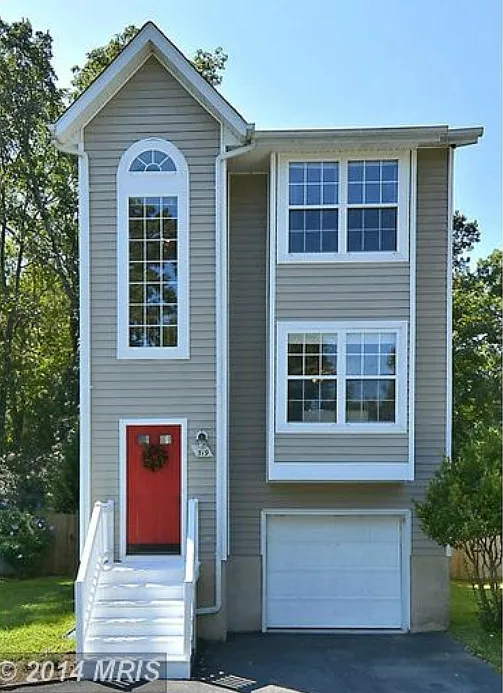 3 bed, 1302 sqft, $2,800 — Photo 1