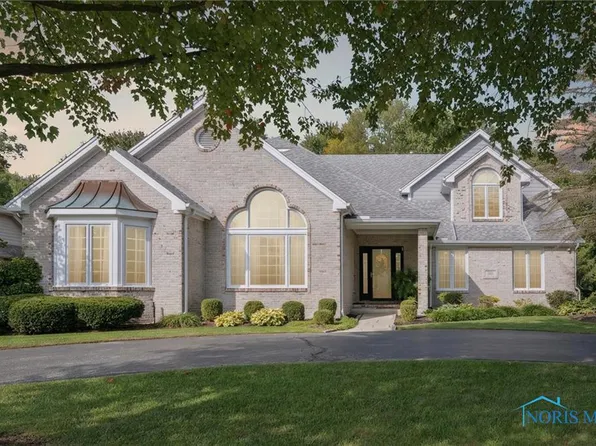 742 Lost Lakes Dr, Holland, OH 43528
