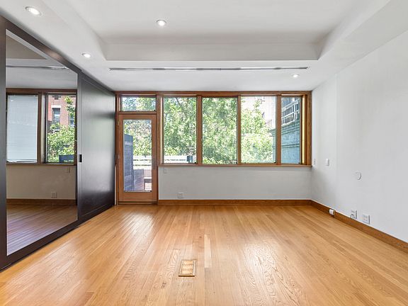 4th image of 61 W 69th St APT 3