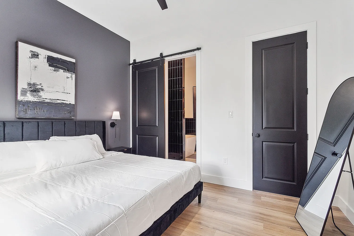 3 bed, 1300 sqft, $2,500 — Photo 3