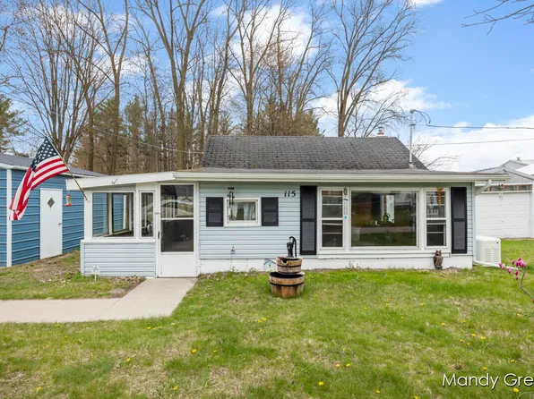 115 Maple Dr, Stanton, MI 48888