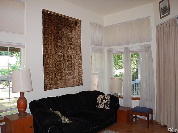 5th image of 6702 Garrett Ct NE