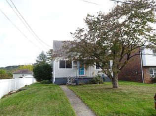 704 S 7th St, Youngwood, PA 15697
