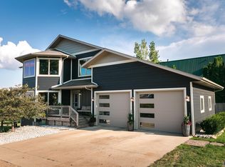 1707 Sunrise Dr, Madison, SD 57042