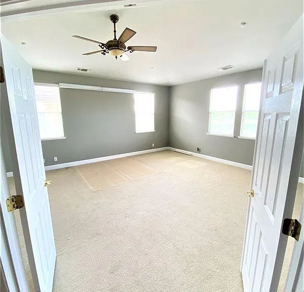 1129 Platinum St — Photo 4