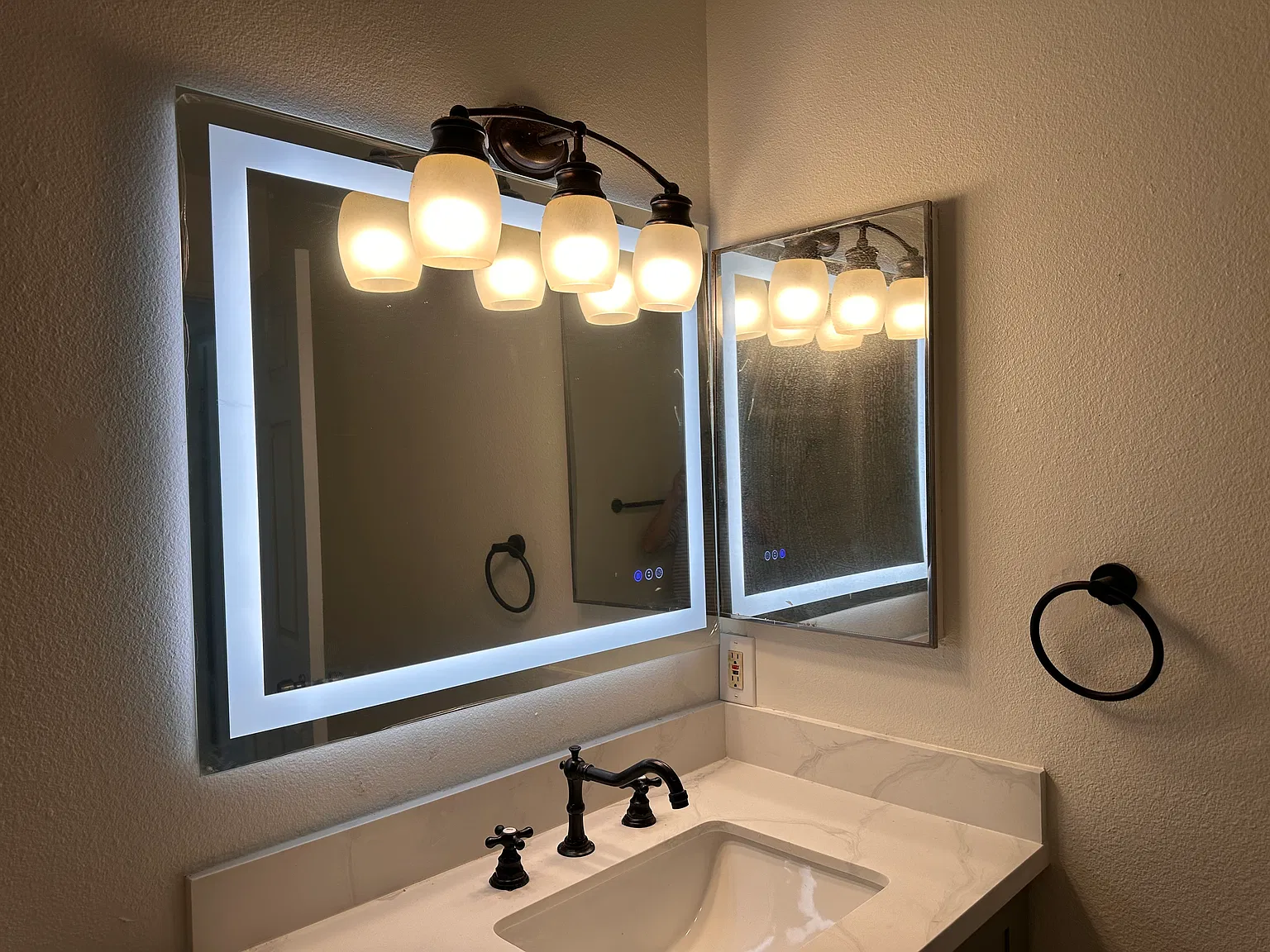 2 bed, 889 sqft, $2,380 — Photo 4