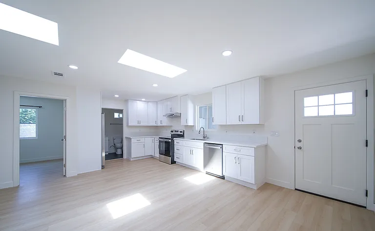 206 W Broadbent Dr — Photo 2