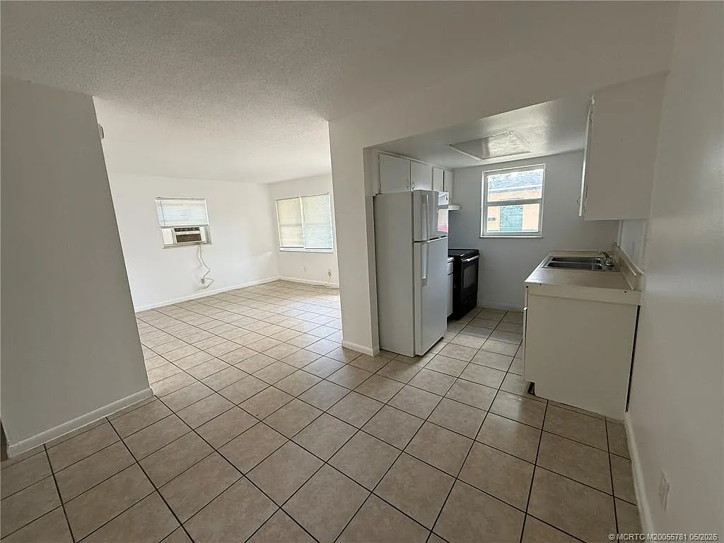 2 bed, 1.0 bath, 940 sqft, $1,500 — Photo 2