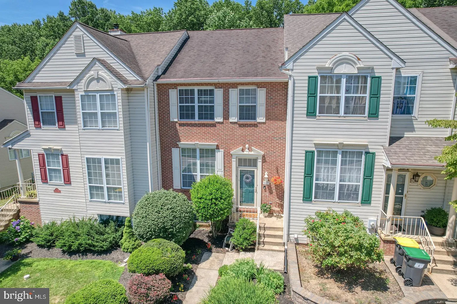 409 Woodstock Ln photo 1